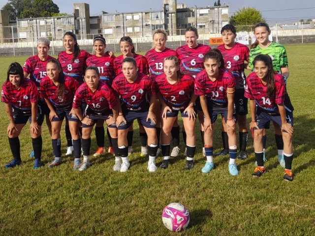 La Selecci�n de Olavarr�a gole� y mantiene viva la ilusi�n